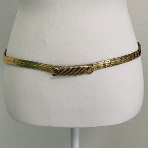 Vintage Gold Stretch Waist Art Deco Belt Overlapping Metal Scales 1970-80s 31"